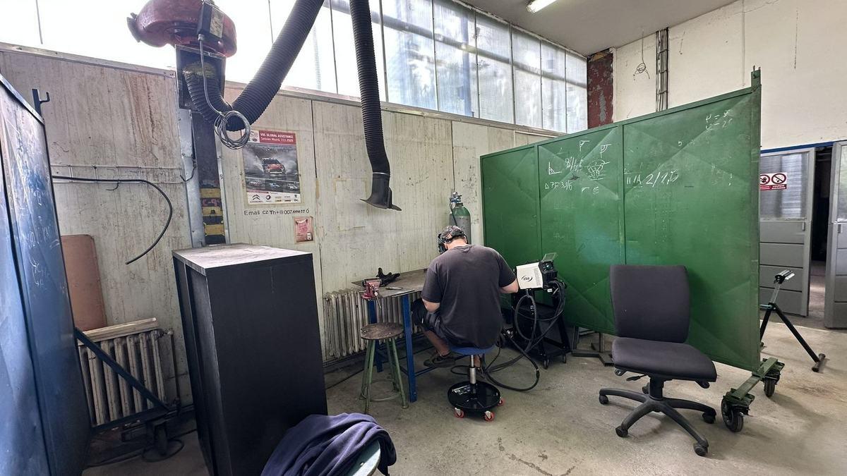 Celkový pohled na svářečskou dílnu